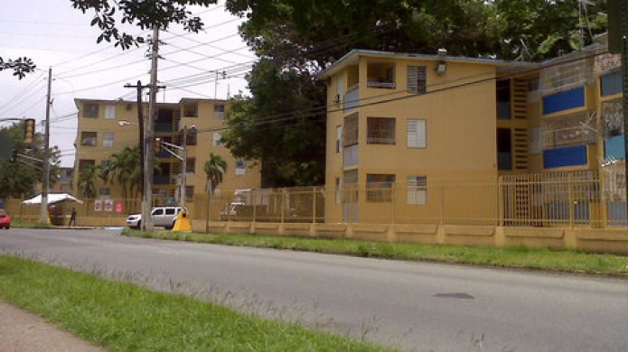 Encuentran Hombre Muerto Frente al CDT de Llorens Torres 