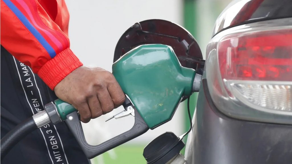  DACO anuncia leve baja en precios de gasolina 