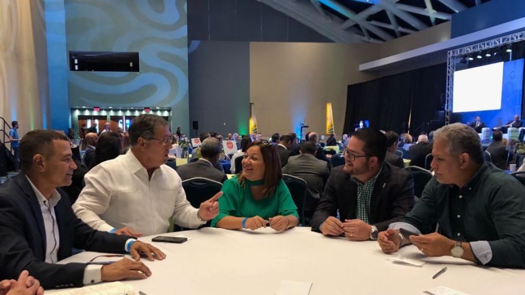  Alcaldes hacen sugerencias a industria de telecomunicaciones sobre planes de preparaci&oacute;n en la temporada de huracanes 