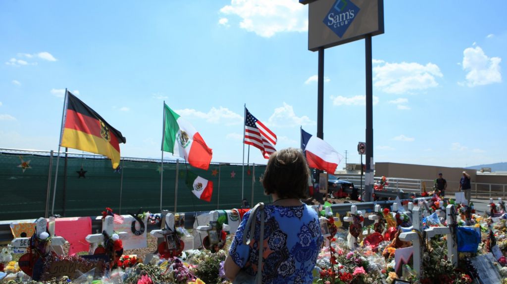  Latinos culpan a Trump del tiroteo de El Paso y votar&aacute;n en consecuencia 