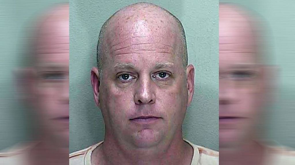  Quer&iacute;a colocar bombas en Target para que bajara el precio de las acciones. Contrat&oacute; al ayudante equivocado 