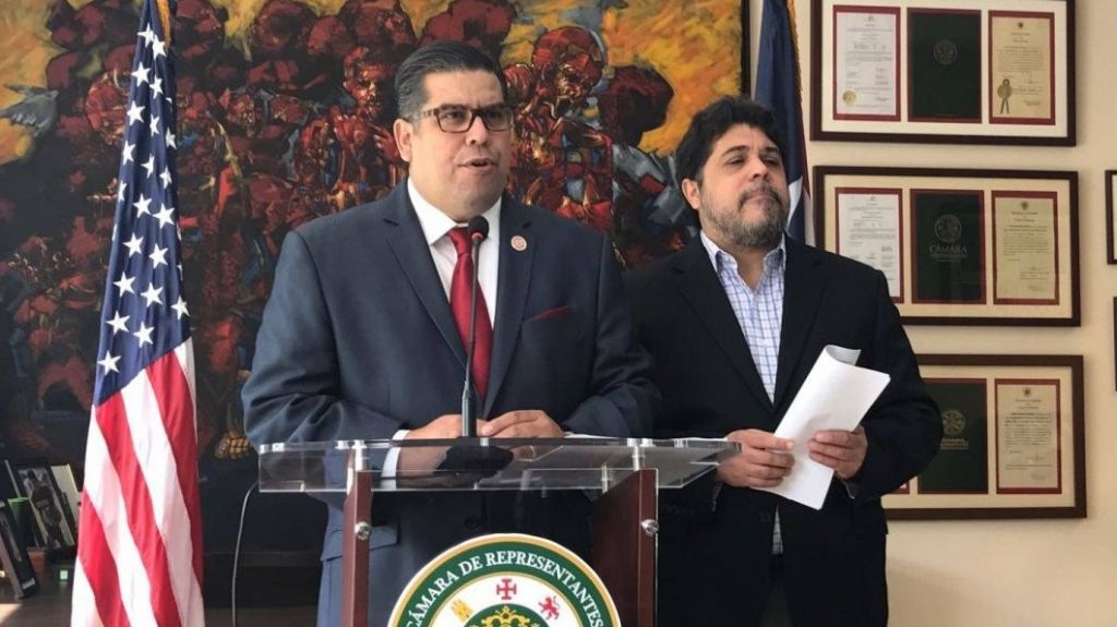  Representantes del PPD piden al gobernador implemente el presupuesto que firm&oacute; simb&oacute;licamente 