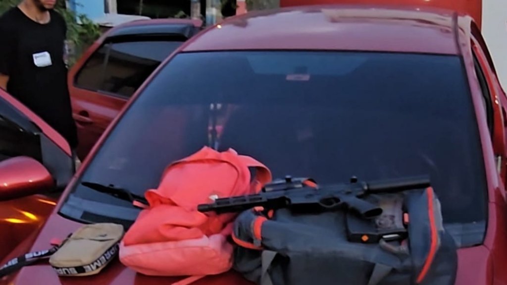  Video:Polic&iacute;a arresta a Individuo en Cayey, le confiscan arma, munici&oacute;n, drogas y dinero en efectivo 