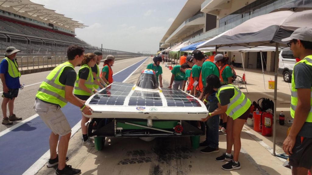  Brilla el equipo del carro solar del RUM 