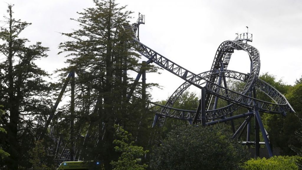  VIDEO: Varias personas quedan colgando a una altura de 30 metros por una aver&iacute;a en una monta&ntilde;a rusa 