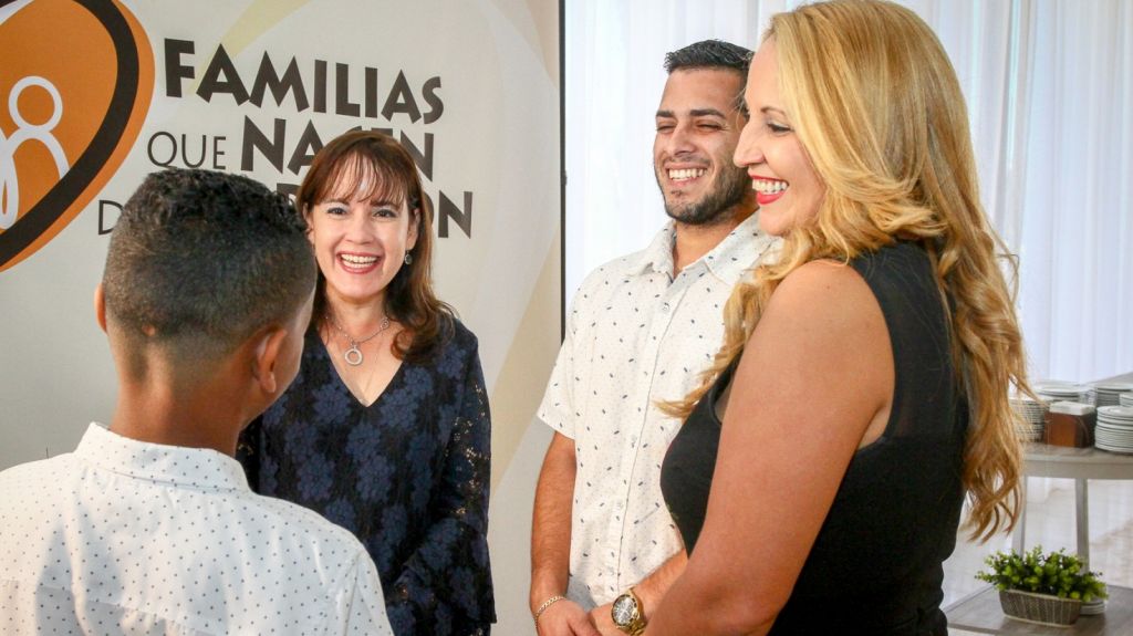  Departamento de la Familia sobrepasa metas de adopci&oacute;n con 223 menores acogidos a noviembre de 2019 