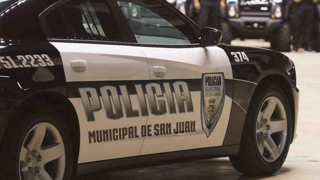  Teniente de la Polic&iacute;a Municipal de San Juan informa sobre robo en cuartel rodante 