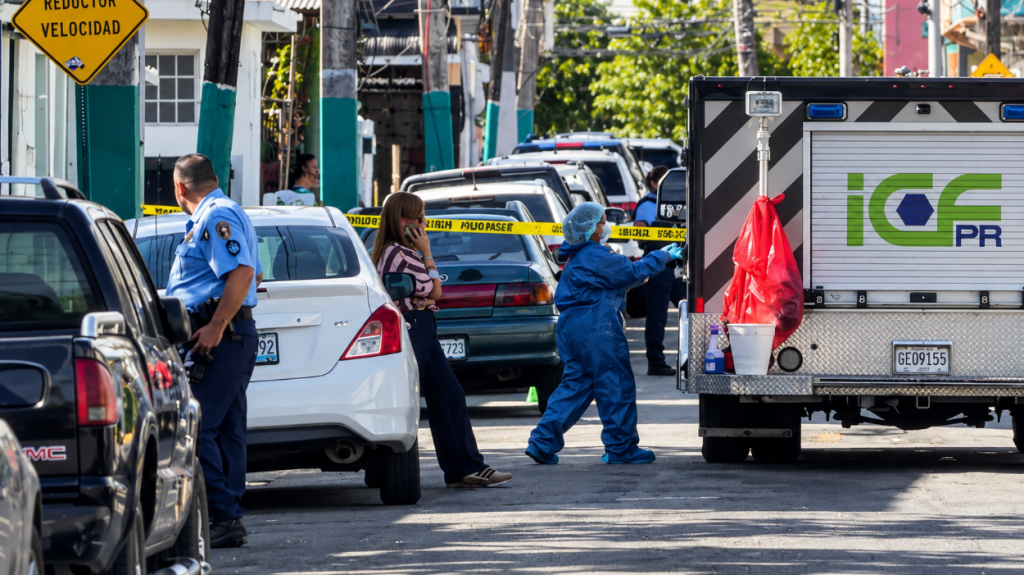  Mujer de 45 a&ntilde;os es asesinada a tiros frente a negocio en Santurce 