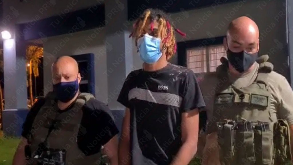  Video: Arrestan en barber&iacute;a de Toa Baja a uno de los m&aacute;s buscados del &aacute;rea de Bayam&oacute;n 
