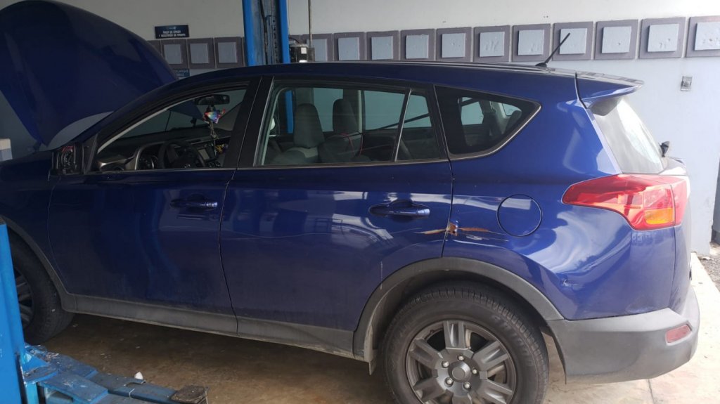  Un joven de 20 y dos jovencitas de 18 y 20 arrestados en un carro robado mientras compraban en Church&rsquo;s Chicken de Ponce 