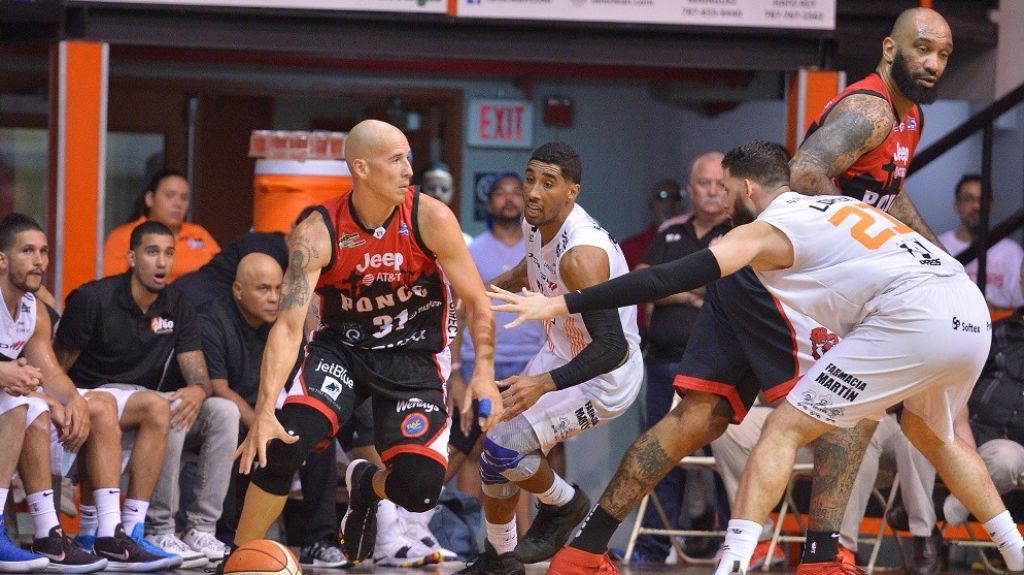  Santeros, Atl&eacute;ticos y Piratas cierran la semana con victorias 