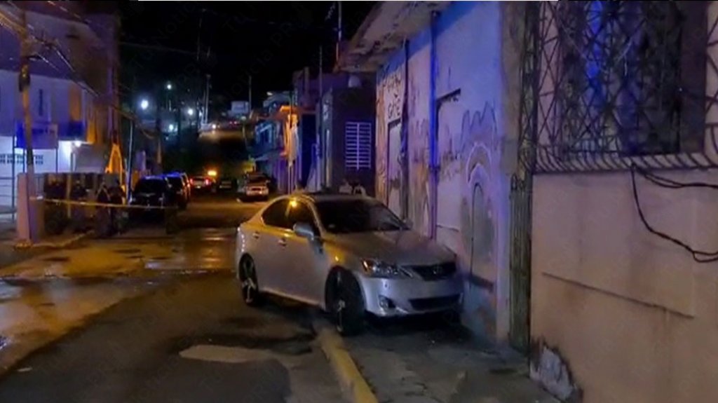  Video: Identifican a hombre asesinado a tiros dentro de un auto anoche en Manat&iacute; 