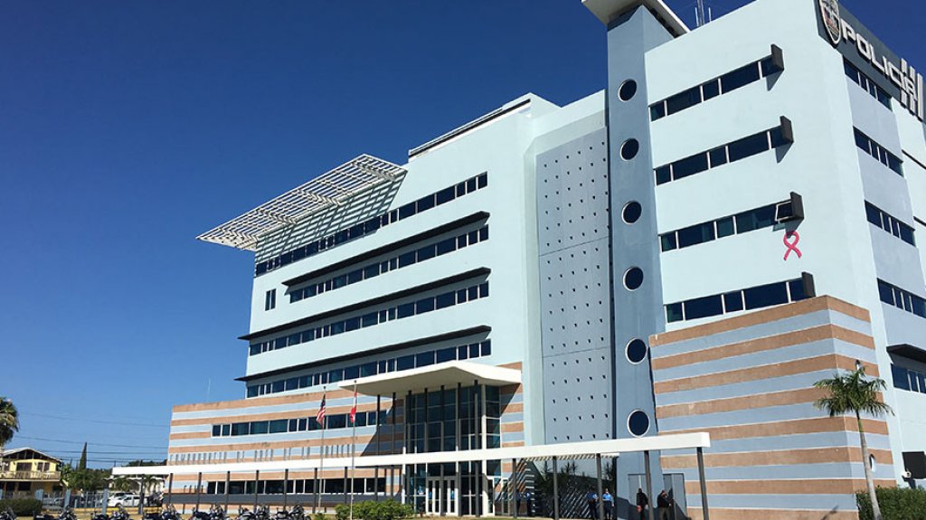  Mujer polic&iacute;a herida de bala en la comandancia de Ponce 