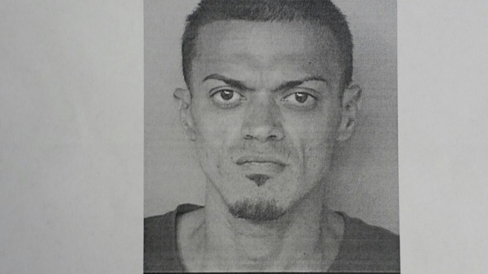 Le roba cadena de 14k a su tÃ­a, luego se molesta por que la tÃ­a no quiso cÃ³mprasela en 20 dÃ³lares 