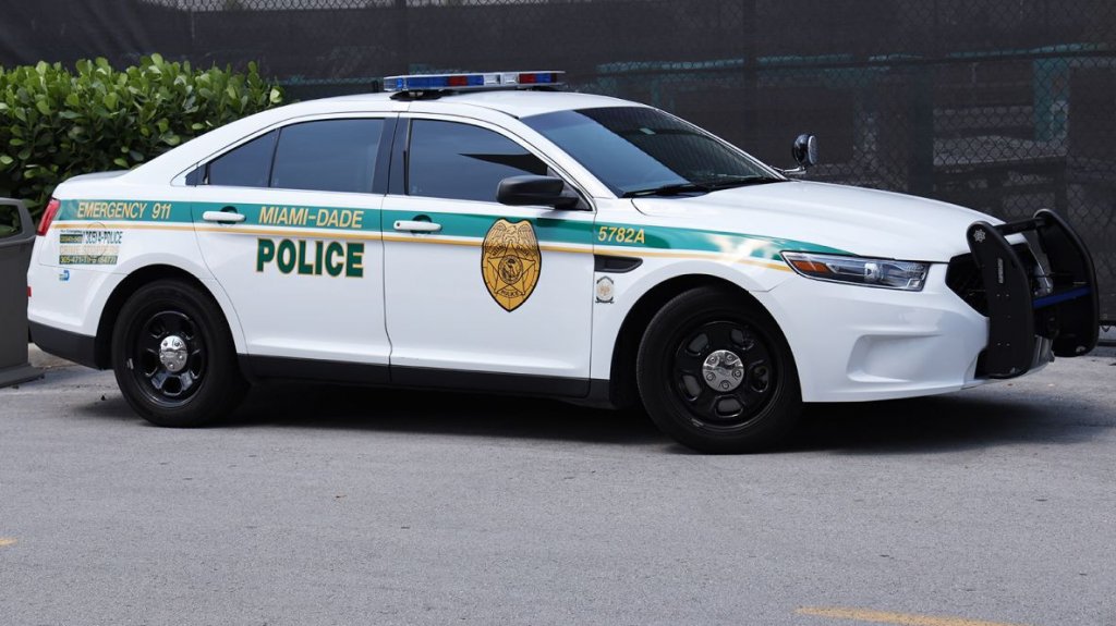  Ex oficial de policía de la ciudad de Miami se declara culpable de fraude de ayuda por COVID-19 