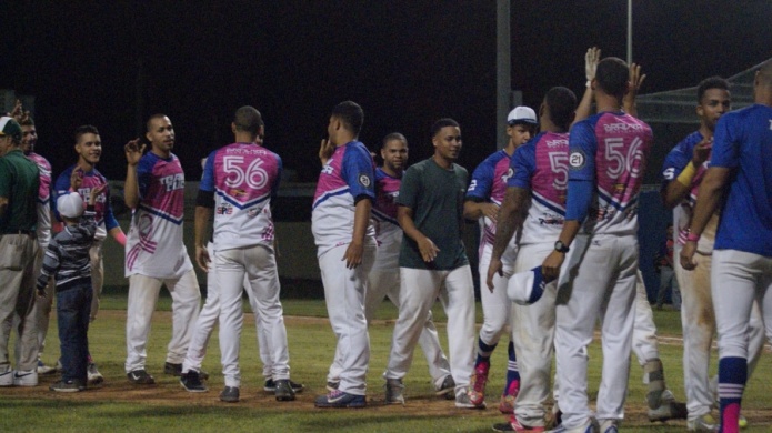 Luquillo sigue vivo tras derrotar a Hatillo en 14 entradas
