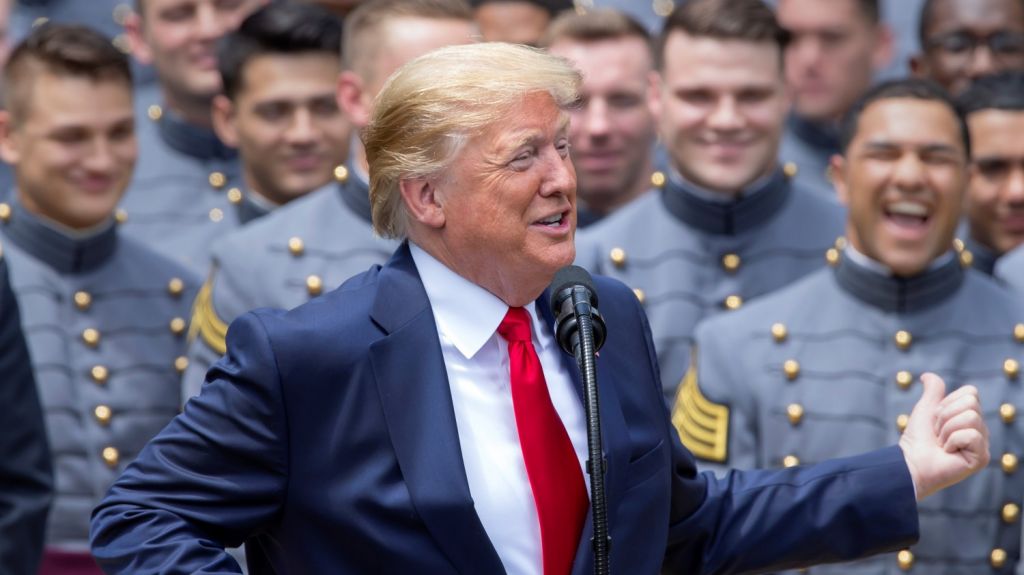  Trump estar&iacute;a acusado de obstrucci&oacute;n si no fuera presidente, dicen exfiscales 