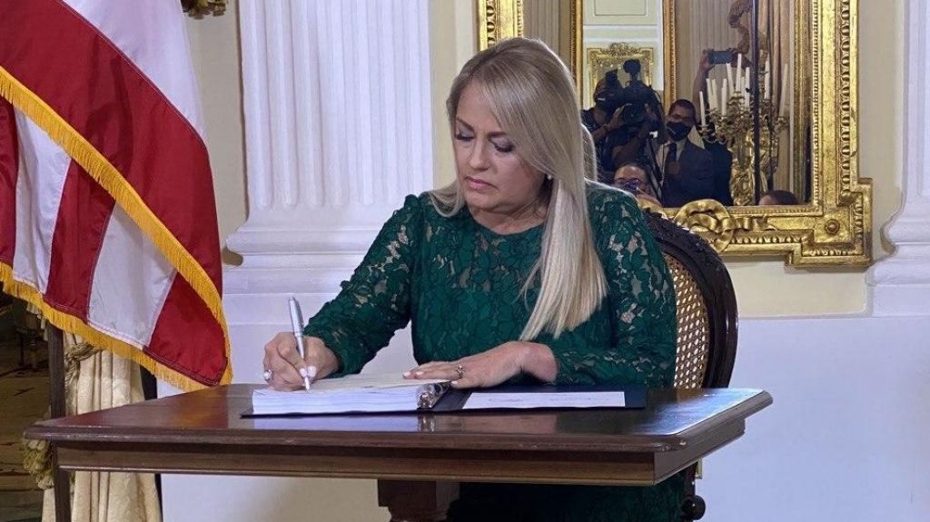  Gobernadora oficializa fecha de las primarias para el 9 de agosto 