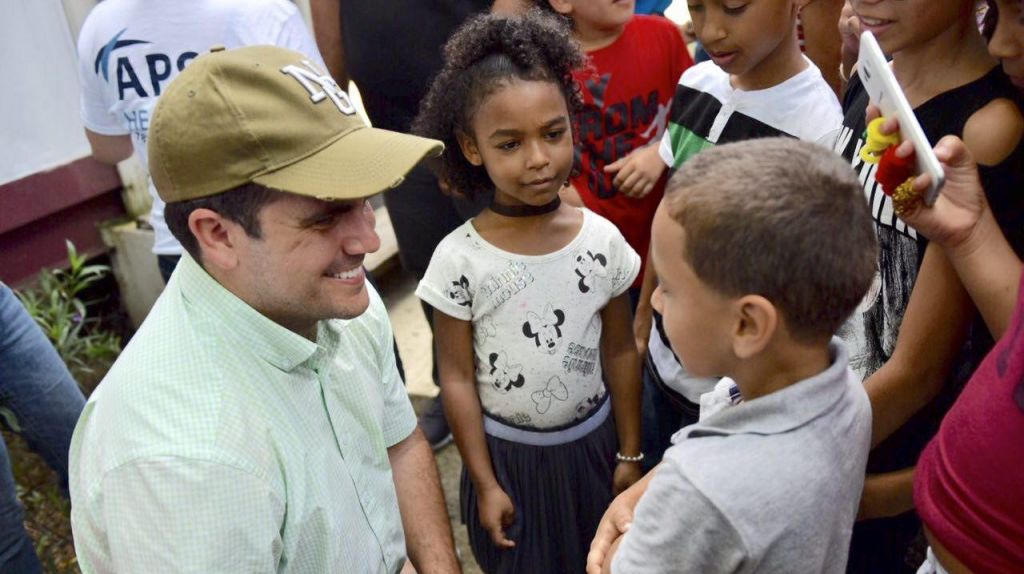 Celebran la vÃ­spera de DÃ­a de AcciÃ³n de Gracias en los Emergency Stop and Go 