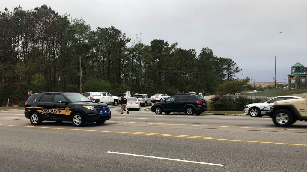  Reportan un tirador activo en una escuela de Carolina del Norte 