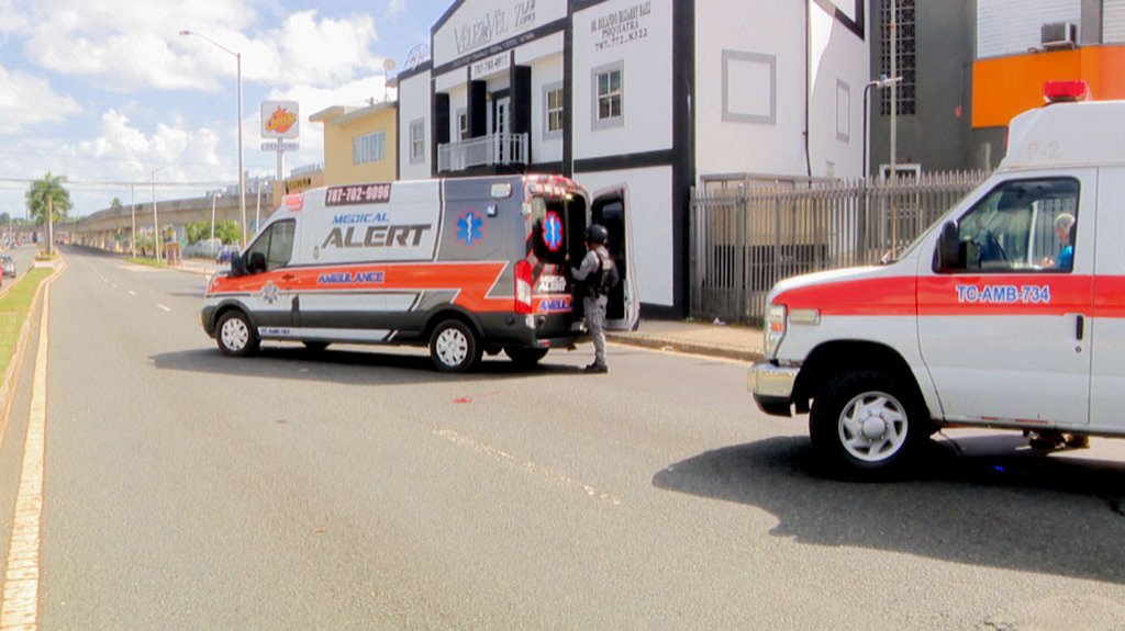  (Hit&Run) Dos motociclistas atropellan a adulto mayor en la #2 en Bayam&oacute;n 