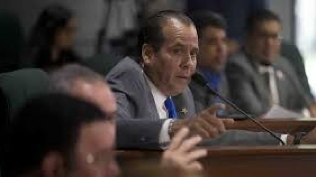  Representante Jorge Navarro radica resoluci&oacute;n para investigar a director ejecutivo de AEELA 