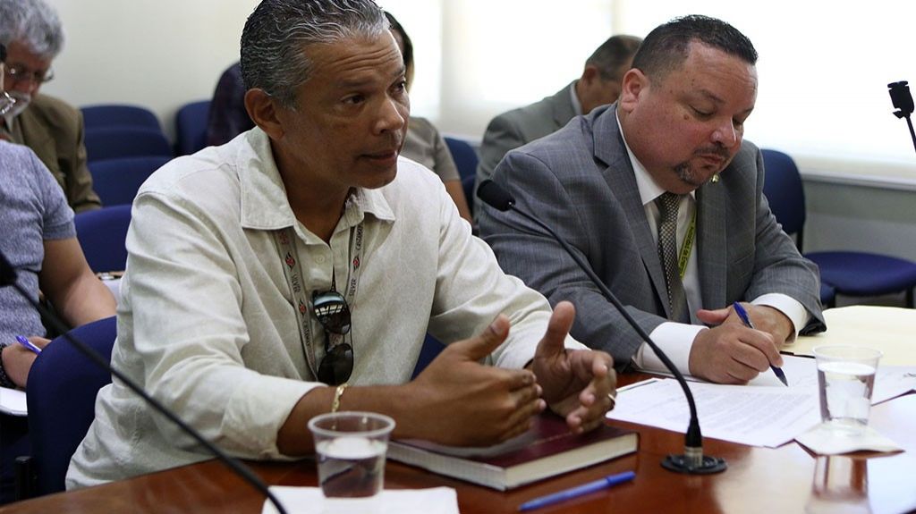  Transitan en la oscuridad residentes de Lo&iacute;za y Can&oacute;vanas 