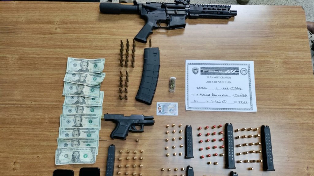  Anticrimen San Juan arrestan un hombre y ocupan armas en Caimito 