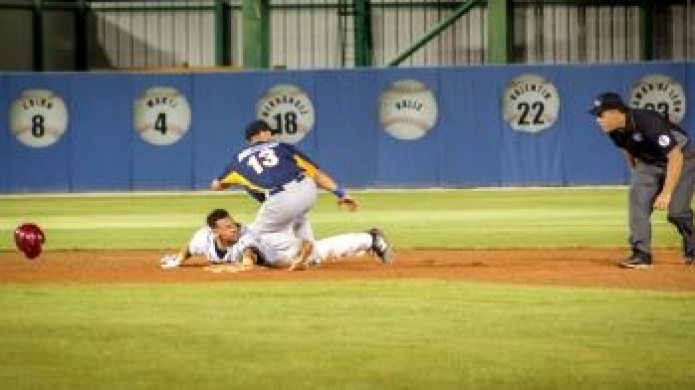 Cerrada victoria de los Indios en Aguadilla