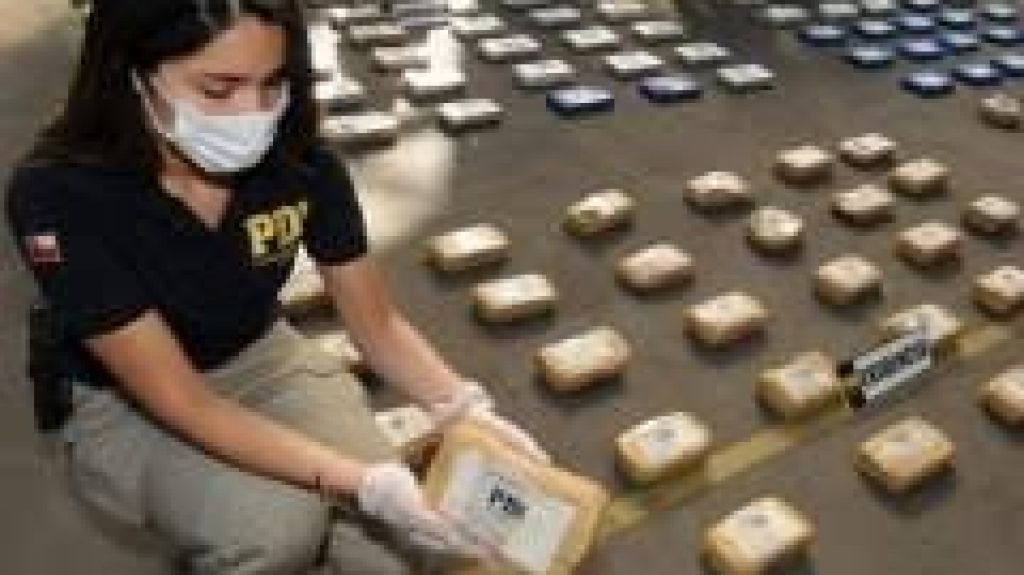  Vea video: Detienen en Chile a 7 personas con m&aacute;s de 220 kilos de droga 
