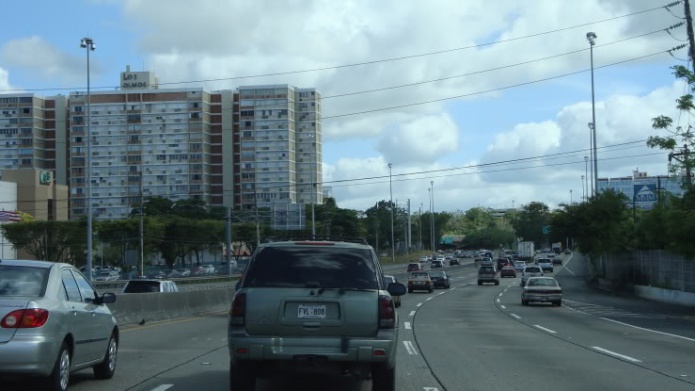 CIERRE DE RAMPA HACIA EL EXPRESO LAS AMÉRICAS (PR-18) EN DIRECCIÓN A CAGUAS DESDE LA CARRETERA PR-21 EN RÍO PIEDRAS