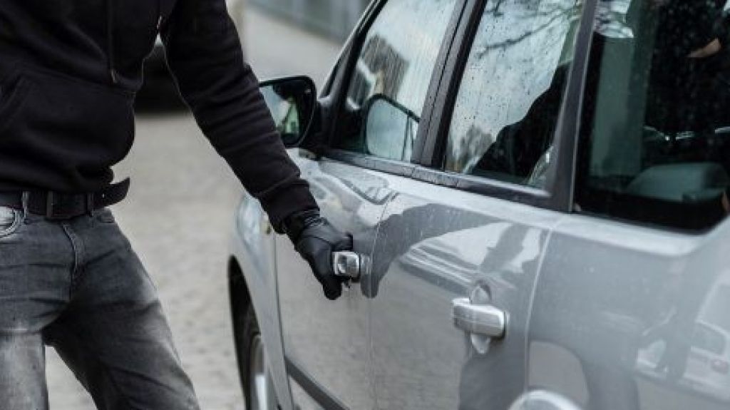  Investigan el robo de 4 autos en San Juan 