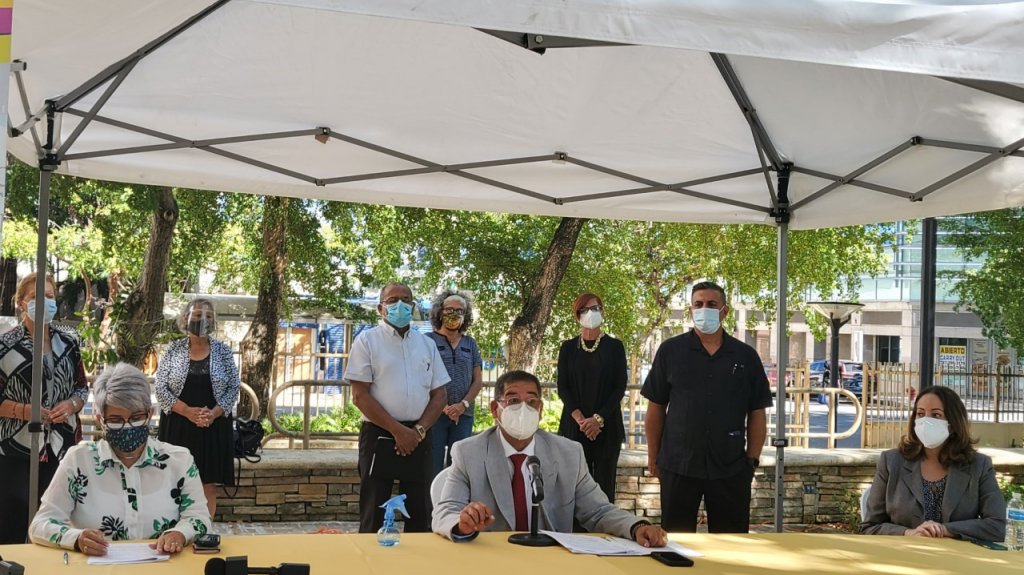  Asociaci&oacute;n de Maestros y Local Sindical reclaman a la JCF por implementaci&oacute;n de sistema de ponches en Educaci&oacute;n 