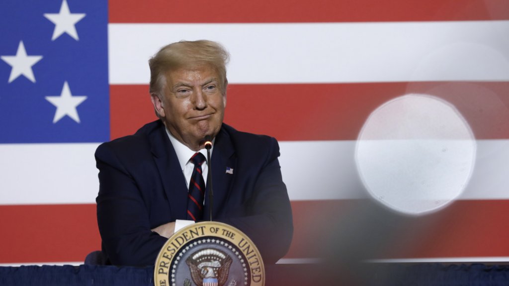  Vetado en la redes sociales, Trump lanza su propia plataforma digital 