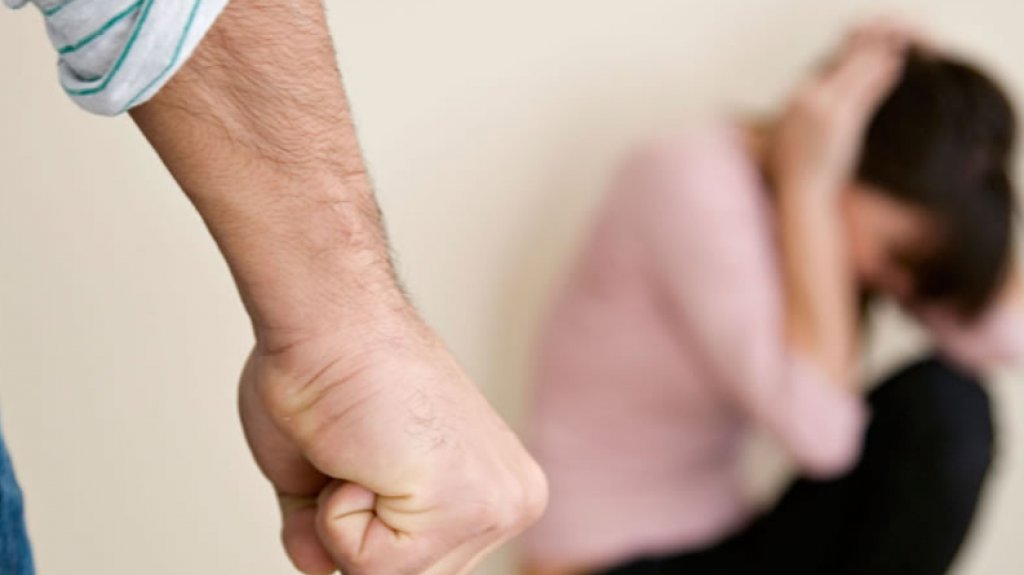  En prisi&oacute;n sujeto que ten&iacute;a orden de arresto por violencia dom&eacute;stica 