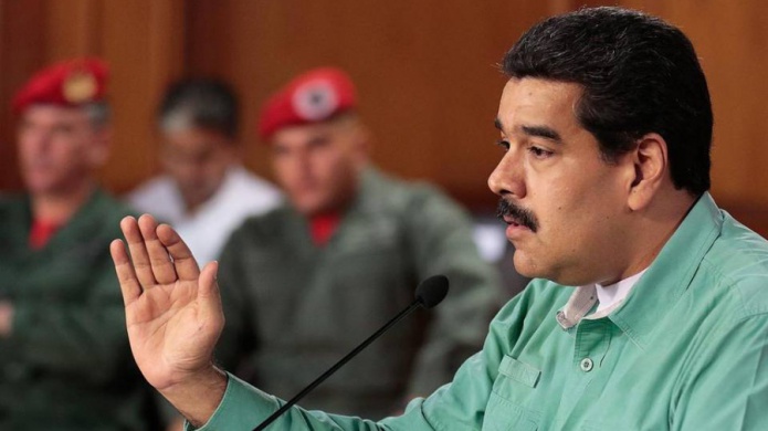 Maduro reta al nuevo Parlamento a convocar un referÃ©ndum para revocarlo