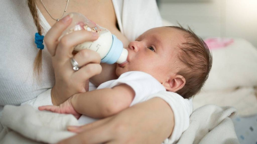  Una beb&eacute; naci&oacute; en una isla donde se proh&iacute;be dar a luz 