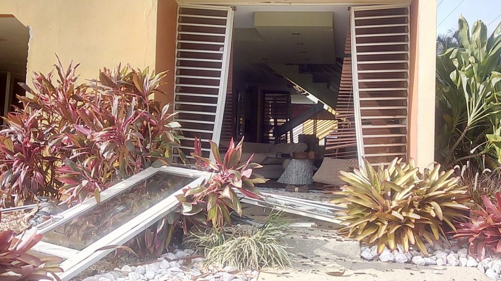  Fotos: Reportan explosi&oacute;n de gas en residencia de Toa Alta 