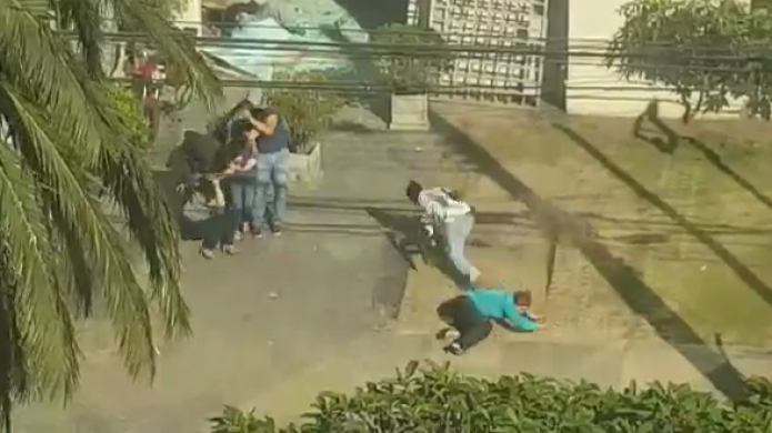 Video: Un violento asalto en una joyerÃ­a en Bolivia se salda con cinco muertos (FUERTES IMÃGENES)