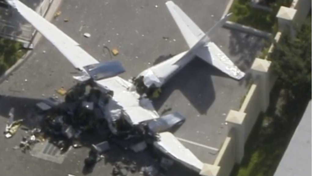  Video: Momento en que se estrella avioneta contra un edificio hoy en Florida 