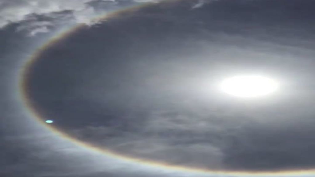  Video: Sorprendidos los ciudadanos de Manat&iacute; ante fen&oacute;meno en el cielo 