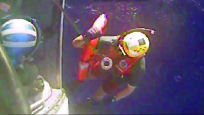 Video donde la Guardia Costanera recupera objetos del carguero "El Faro"