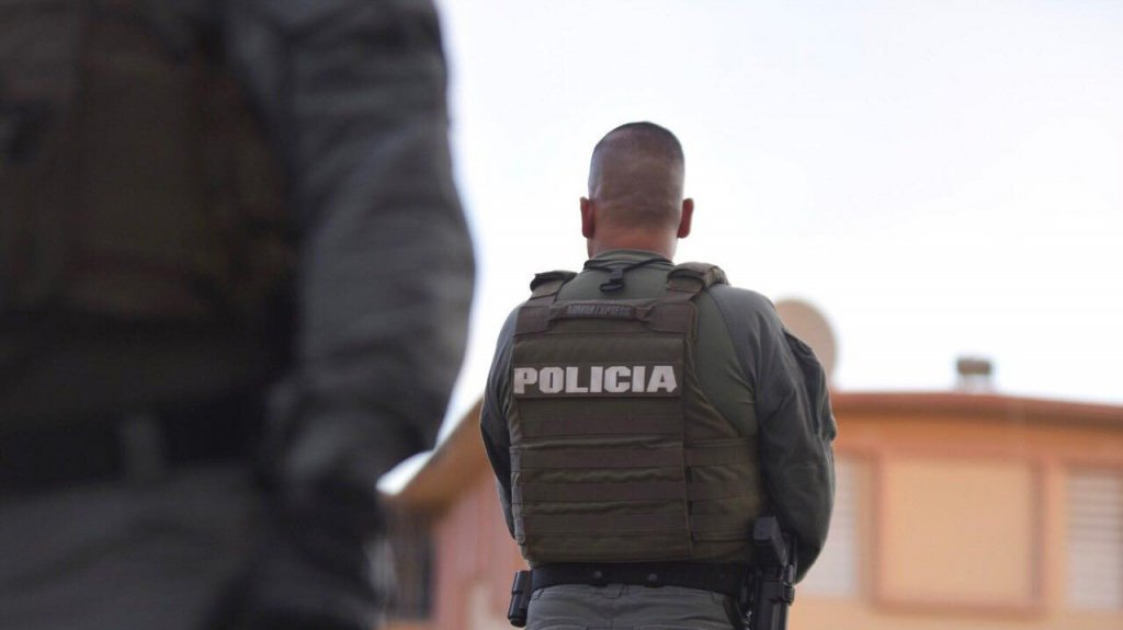  Hallan artefactos militares y granada durante allanamiento en Isabela 