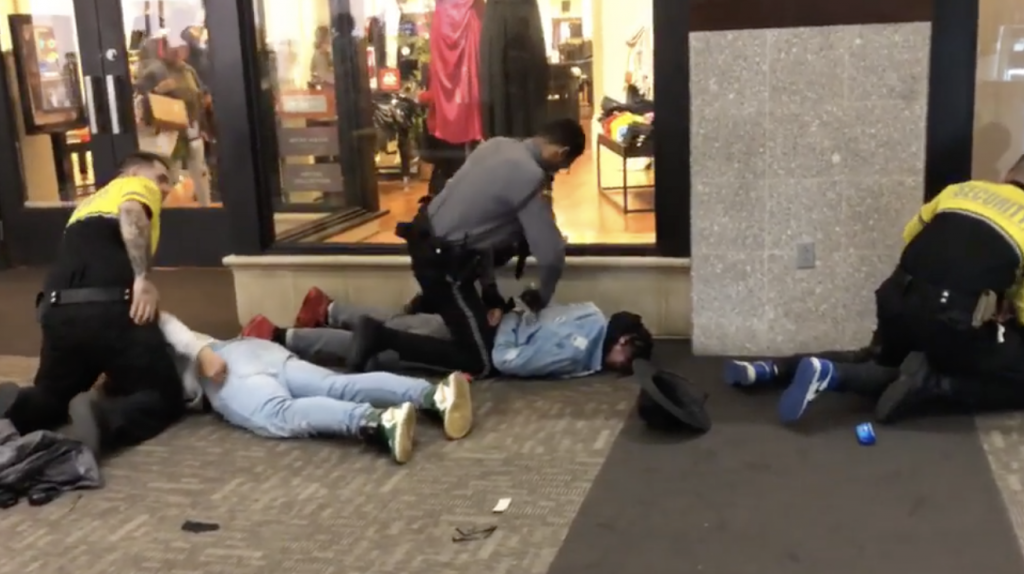  Captan Video de un mot&iacute;n en centro comercial en Estado Unidos 