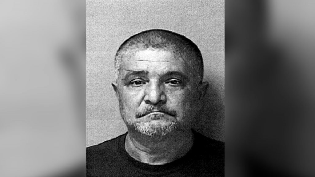  Hombre acusado por declaración falsa sobre robo de vehículo y arma en Camuy 