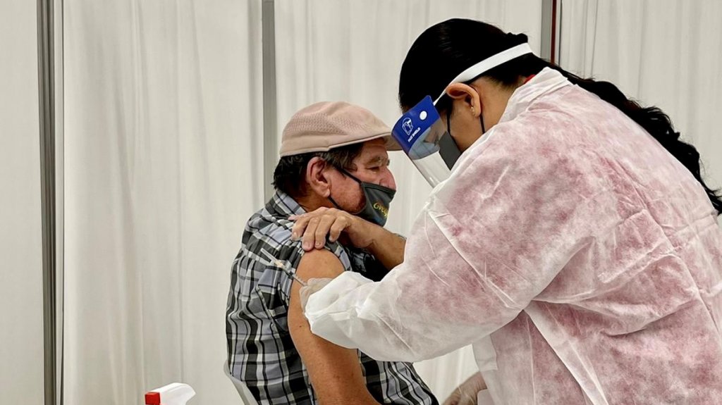  Destacan que la Isla ocupe el lugar n&uacute;mero diez en el mundo en t&eacute;rmino de vacunaciones por habitantes 