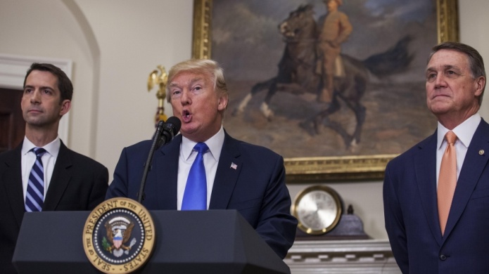 Video: Trump promueve un plan para recortar a la mitad la inmigraciÃ³n legal a EEUU