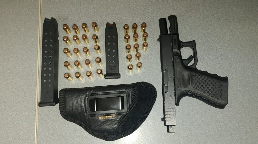  Encuentran una pistola escondida en los contadores de la AEE en residencial de Juana Diaz 