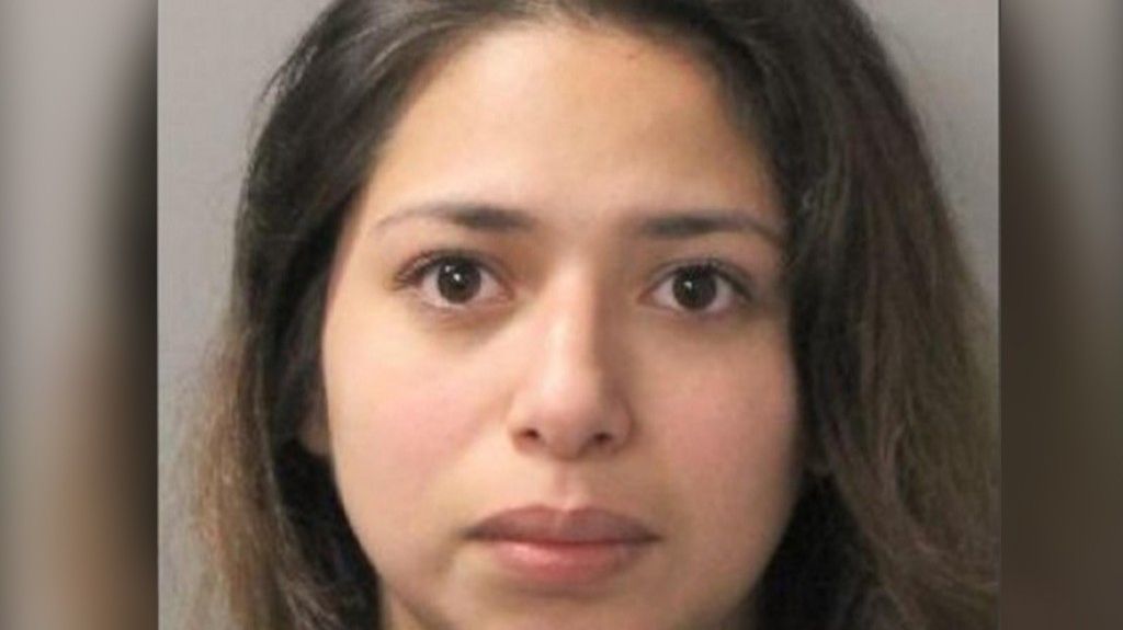  Detienen a maestra de secundaria por tener sexo con alumno 