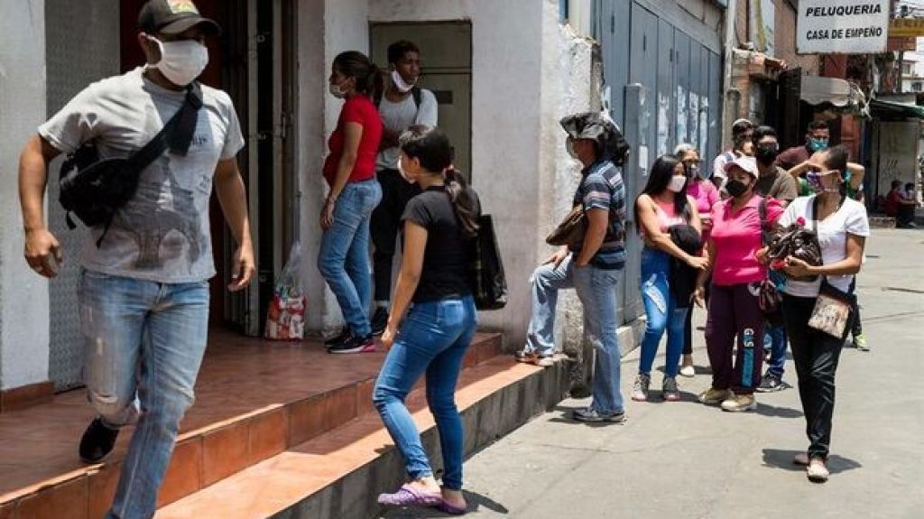  Vea video: El coronavirus deja en el limbo a miles de "turistas" cubanos en Rusia 